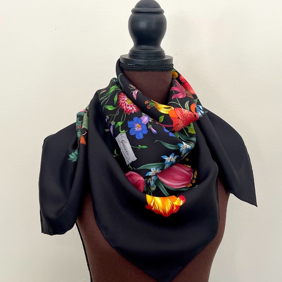 New Gucci Scarf Floral 1 Print Iconic Multicolor Black Silk Wrap - Picture 11 of 13